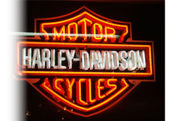 Harley Davidson Leuchtreklame - Die Legende lebt Harley Davidson - Leuchtendes Logo Schild aus unserem Laden